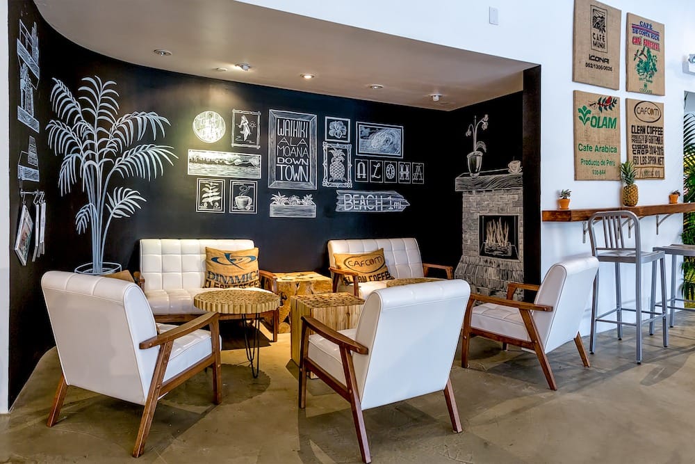 Aroma_Cafe_waikiki-beachcomber-outrigger-aroma-caffe2