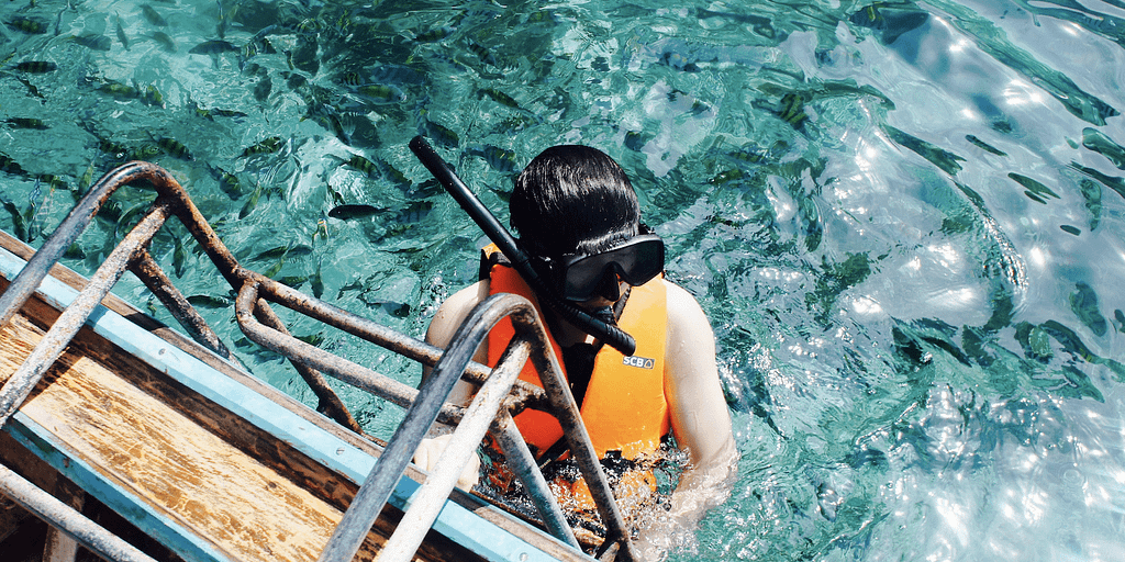 Snorkeling Equipment-Shop-Local Getaways-credit Eric Wong:Unsplash-800x400