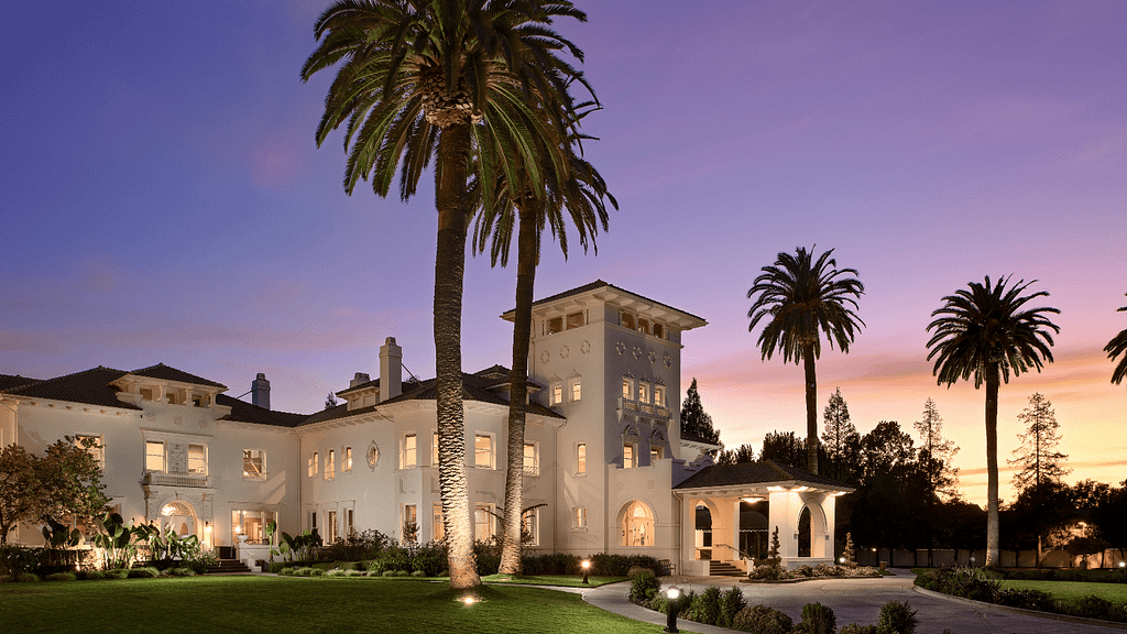 hayes mansion_stay_romance_exterior_800x450