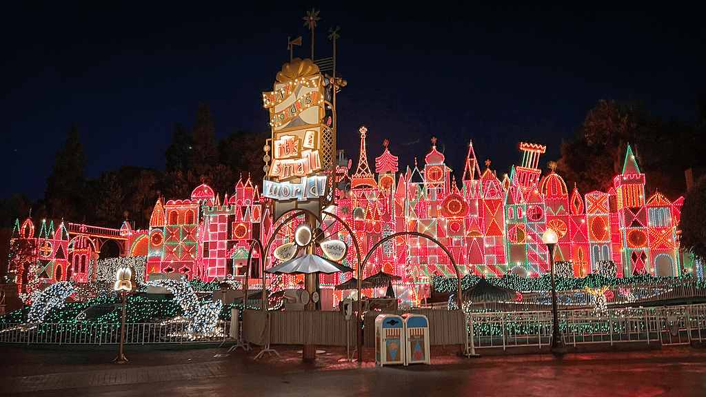 Disneyland_it's a small world holiday_800x450_Brooke Geiger McDonald