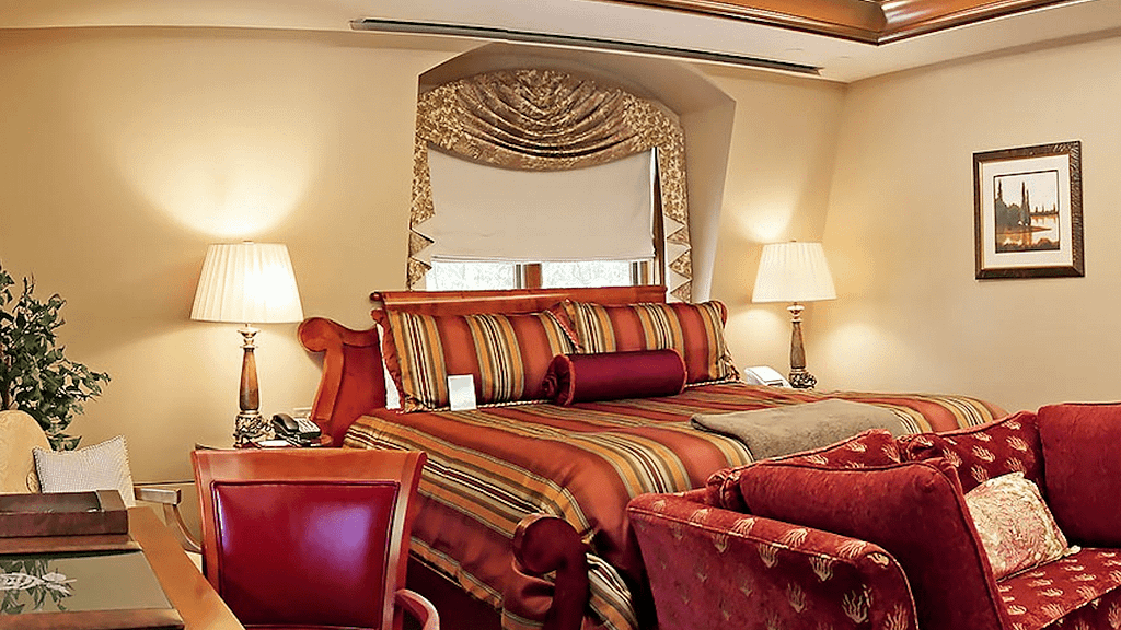 rose hotel_stay_romance_room_800x450