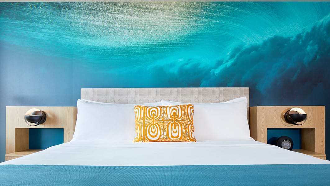 Zak Noyle mural_Waiki_Beachcomber