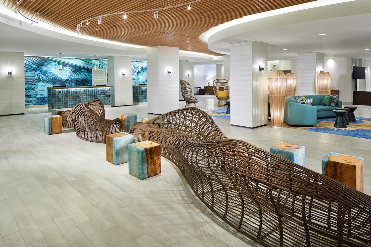 waikiki-beachcomber-outrigger-lobby4