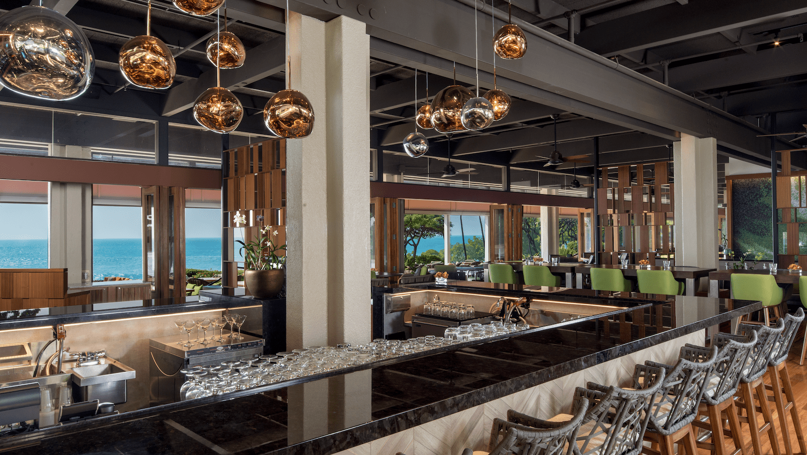 Manta Lounge-Luxury Experiences-Big Island-credit Mauna Kea Beach Hotel-800x450