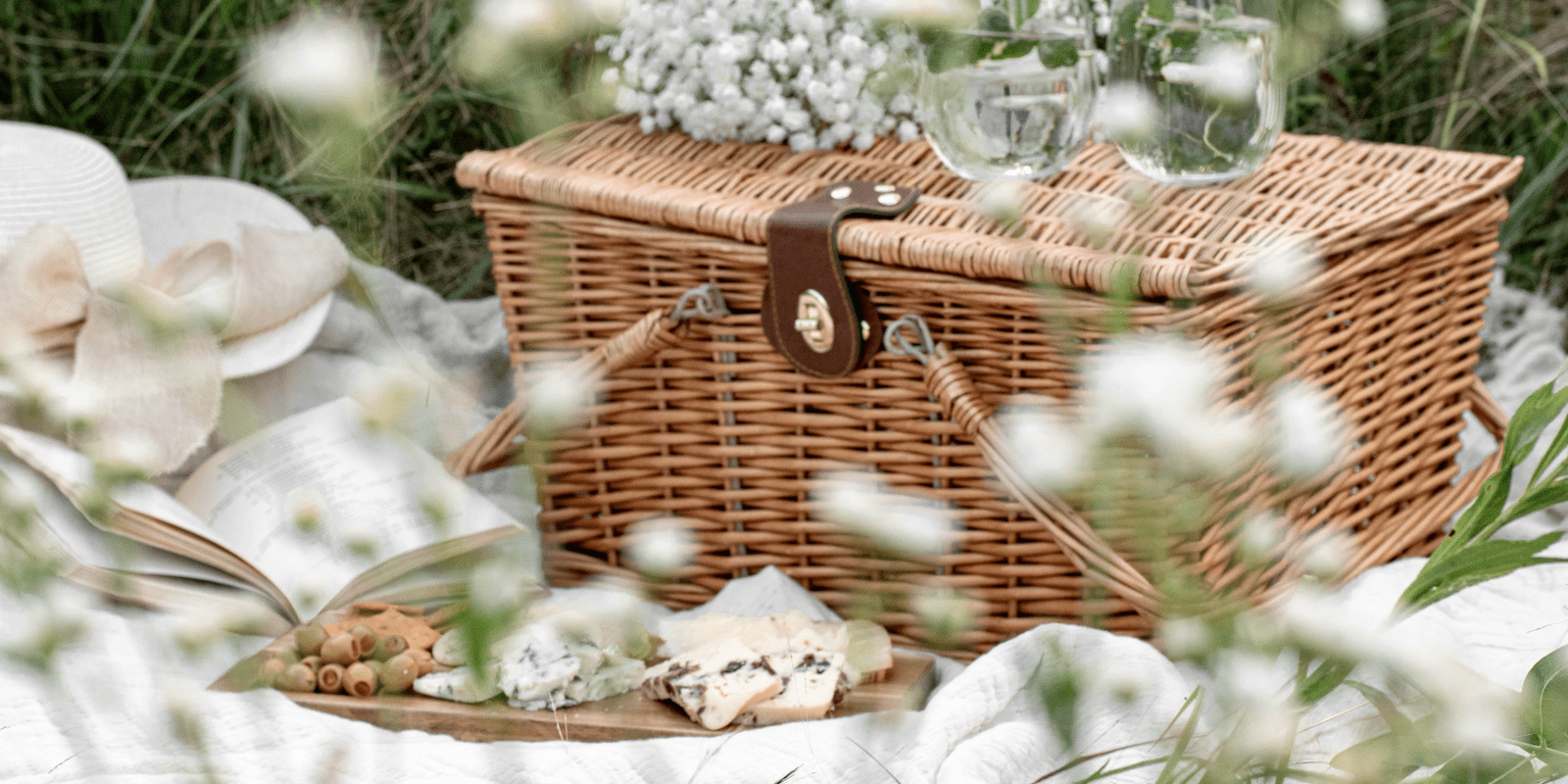 compostable picnics Featured photo Evangelina Silina