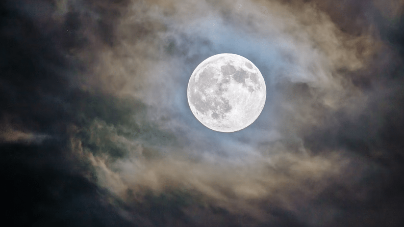 do_tahoe_full moon snowshoe_800x450_Ganapathy Kumar