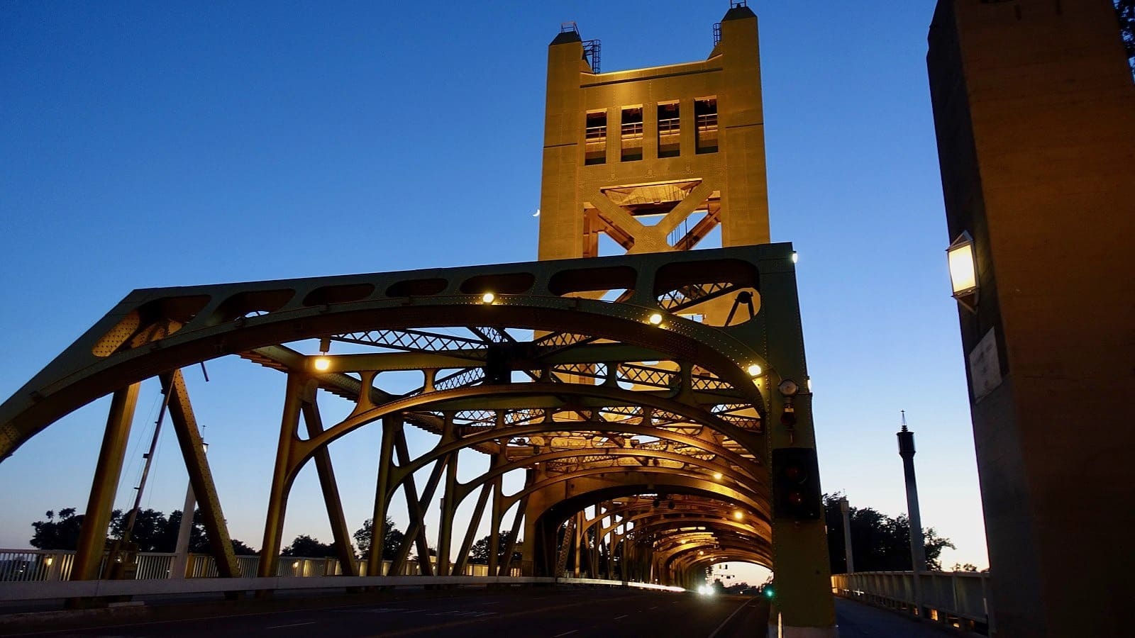 Tower_Bridge Sacramento_bridges_800x450_Quintin Soloviev