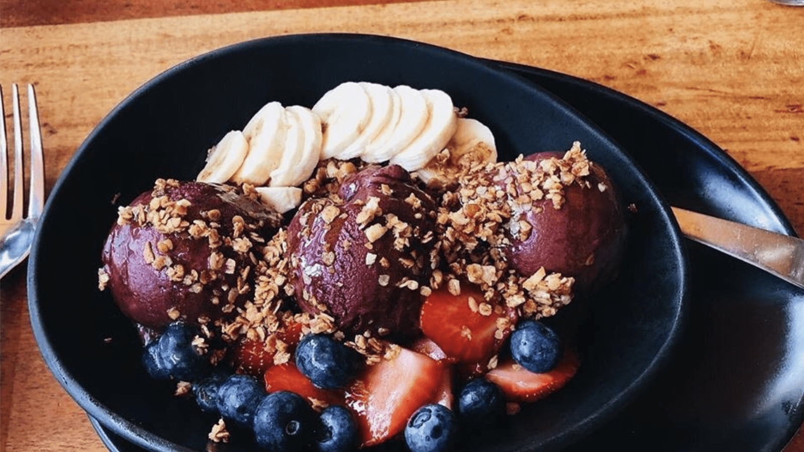 Hula Grill Waikiki-Waikiki-Honolulu-Oahu-credit @hulagrillwaikiki-800x450
