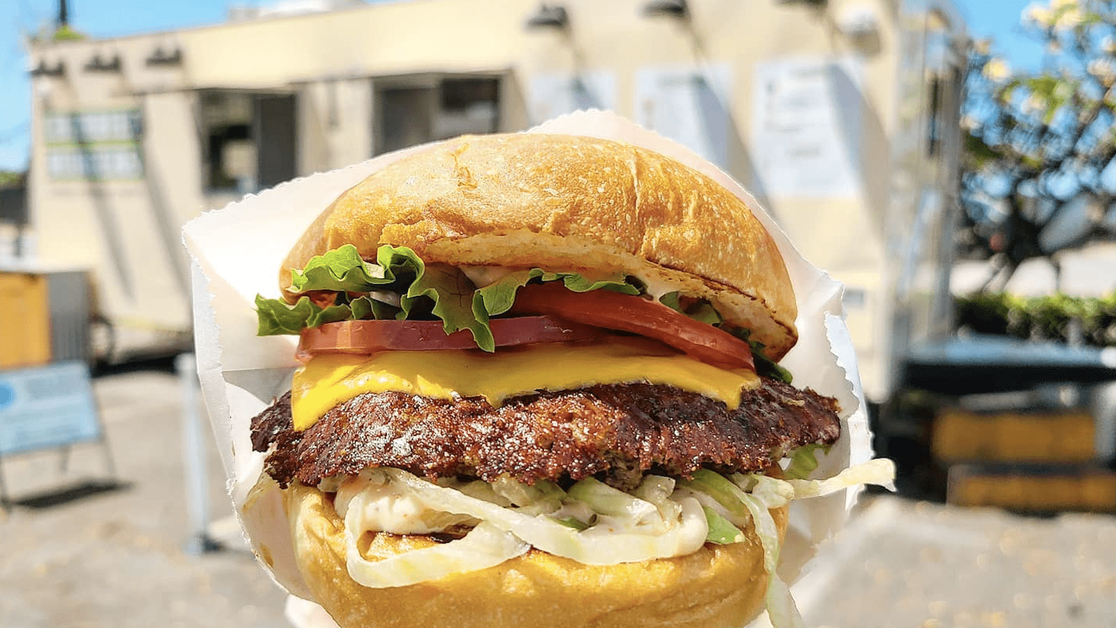 Chubbies Burgers-Honolulu-Oahu-credit @chubbieshawaii-800x450