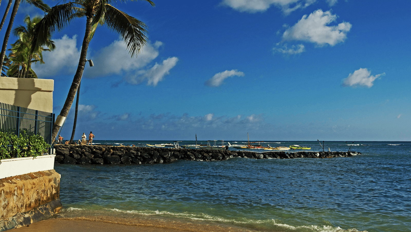 Kaimana Beach-Oahu-credit Alisa Matthews-800x450