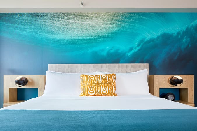Zak Noyle mural_Waiki_Beachcomber