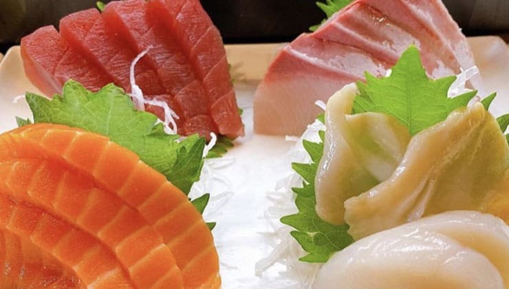 Sushi-ii-Sashimi-Honolulu-Oahu-Hawaii-@hawaiiwalker808