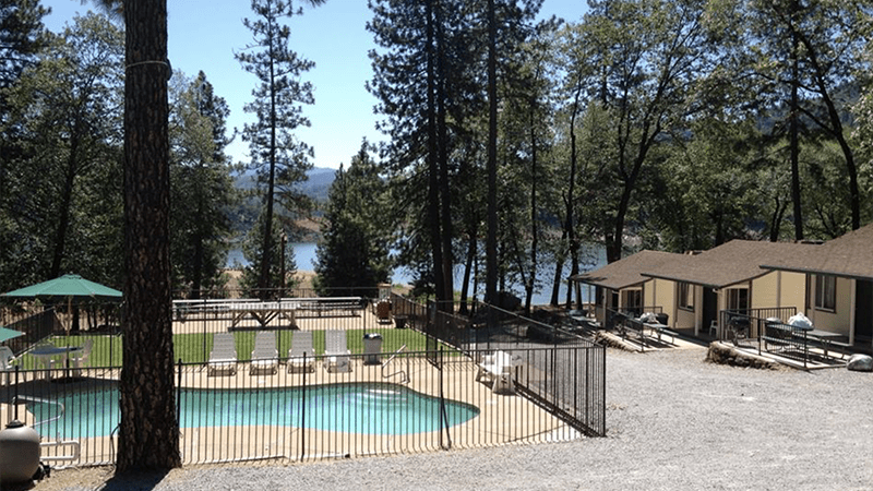 California-roadtrips-Lake-Shasta-Sugarloaf Cottages-800