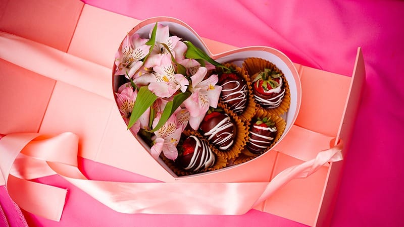 Valentines Day-credit luiz paulo r santos unsplash-800x450