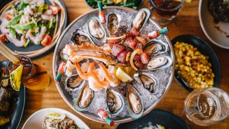 Hula grill_outrigger-waikiki-sunset dining-dinner-pupus_seafood-800x450