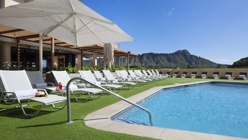 queen-kapiolani-hotel-pool-waikiki-oahu-hawaii