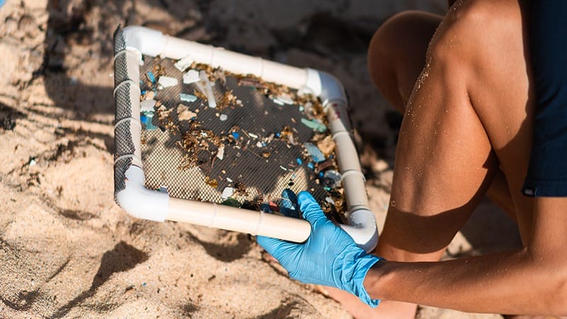 Plastic debris on beach-@HTA-Conrad Morgan-800