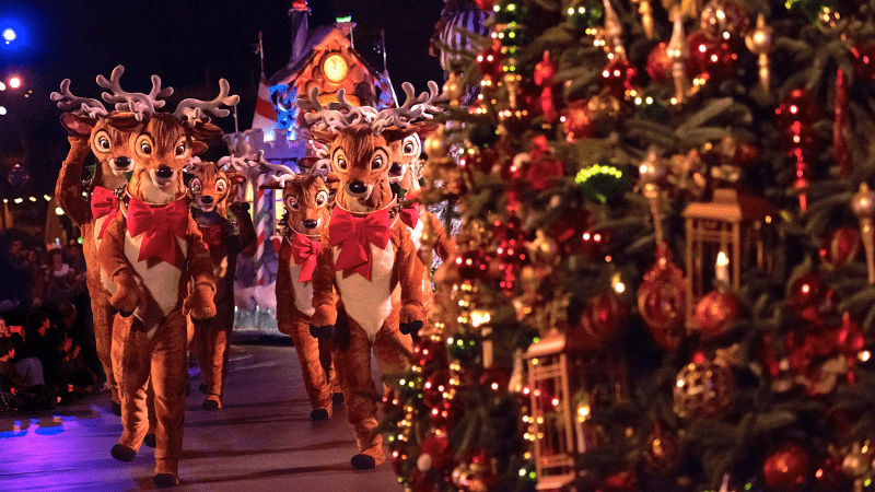 Do-Disneyland-Holidays-Reindeers