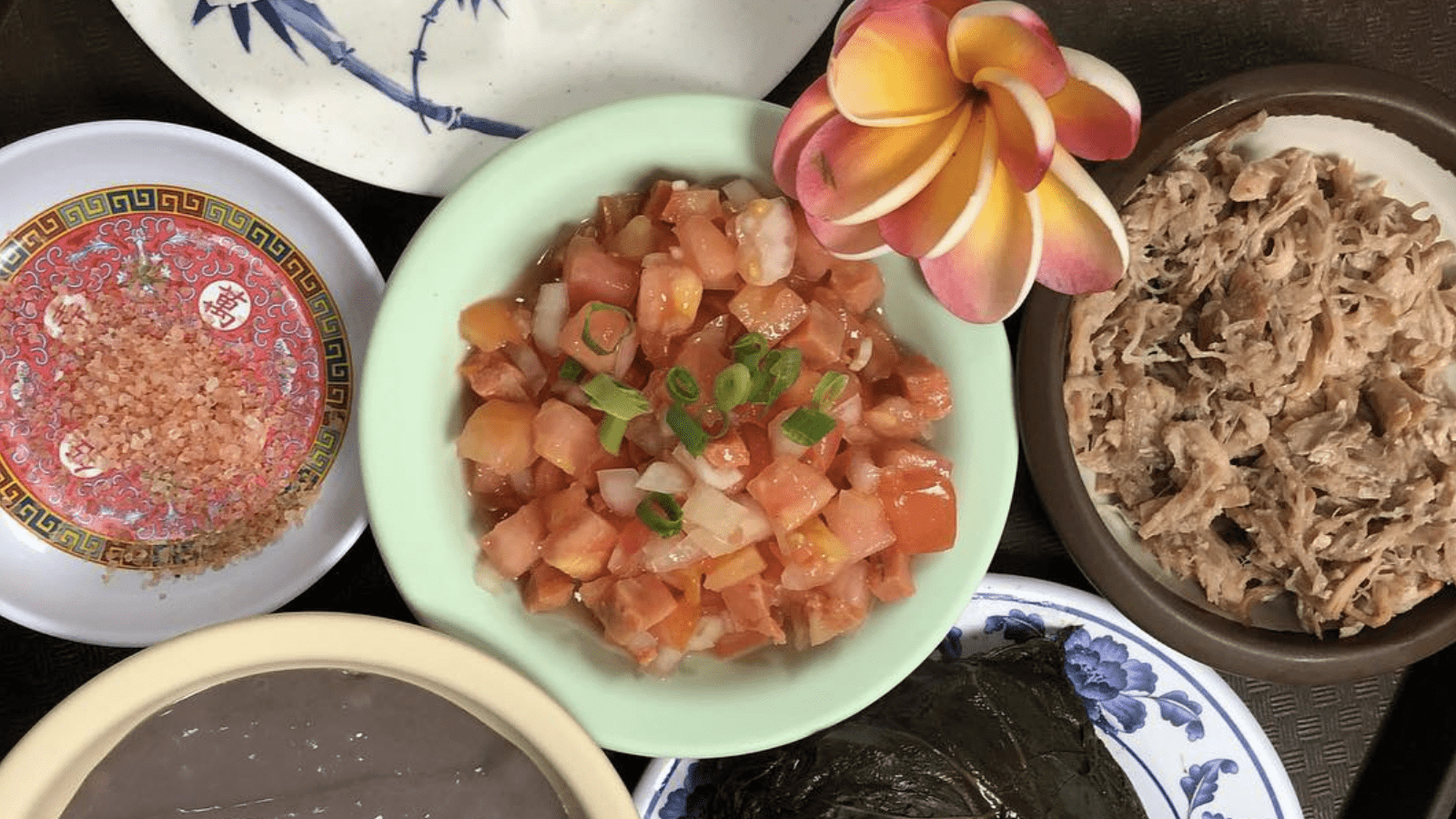 Helena's Hawaiian Food-Waikiki-Honolulu-Oahu-Poke-credit @helenashawaiianfoood-800x450