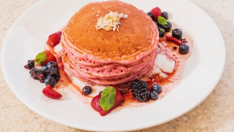 Breakfast_Waikiki_Pink Pancakes_800x450